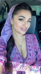 Irina Stănescu este cea care creează ținutele