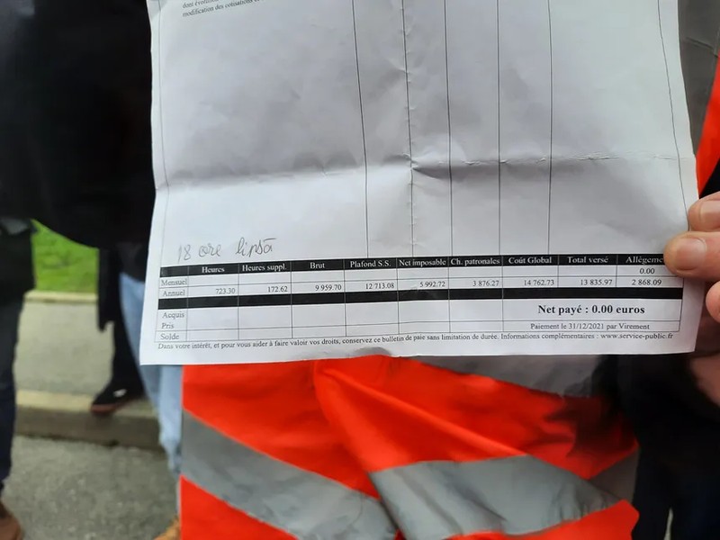 0 euro de plată pentru un muncitor. Foto: Radio France
