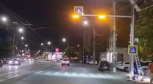 Prima trecere de pietoni inteligentă din Bucureşti a fost amenajată pe Șoseaua Chitilei - Strada Prahova, în Sectorul 1