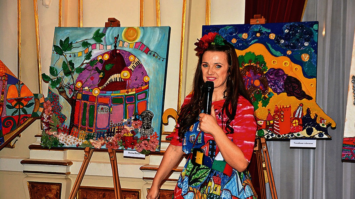 Oradea pictată cu forme de turtă dulce într-o expoziție inedită de pictură