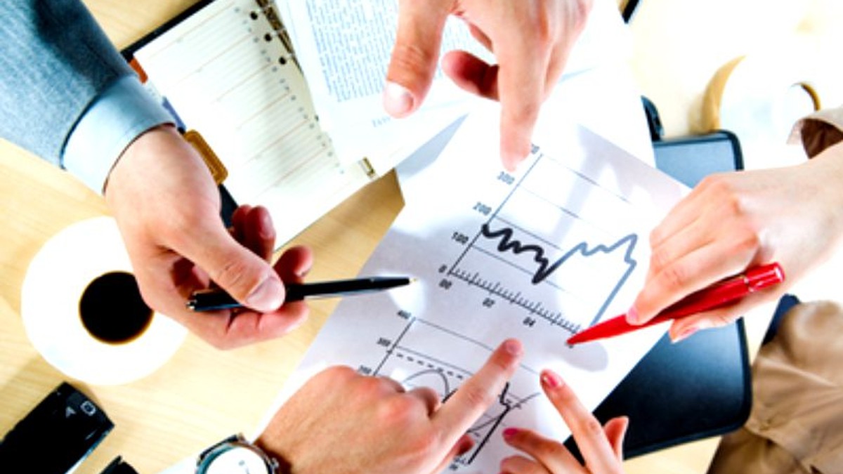 INS: România a avut o creștere economică de 2,8% în primul trimestru. Cîţu laudă revenirea, Ciolacu acuză scăderea puterii de cumpărare. Masă cu mai multe mâini și grafice