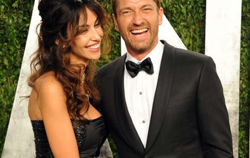 Prima apariţie publică în calitate de cuplu! Mădălina Ghenea şi Gerard Butler au atras toate privirile la petrecerea Oscarurilor | FOTO