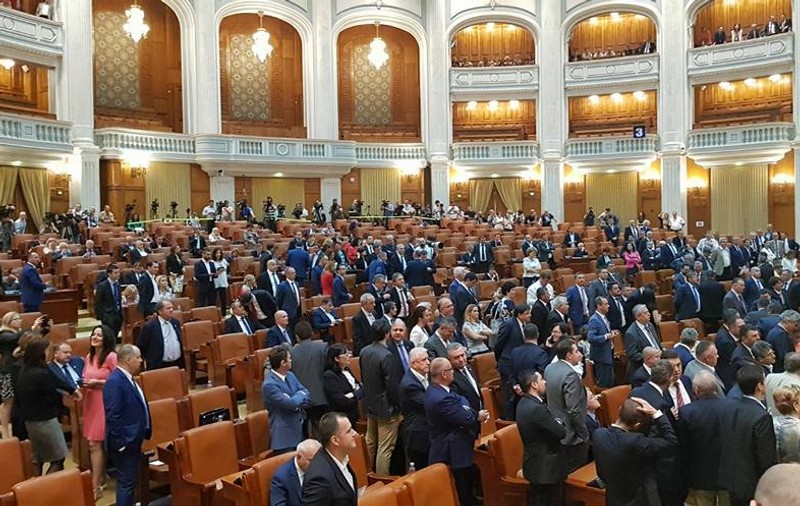 UPDATE. Fostul ofițer SRI Daniel Dragomir, audiat în comisia SRI; Manda: A prezentat probe privind mandate de ascultare