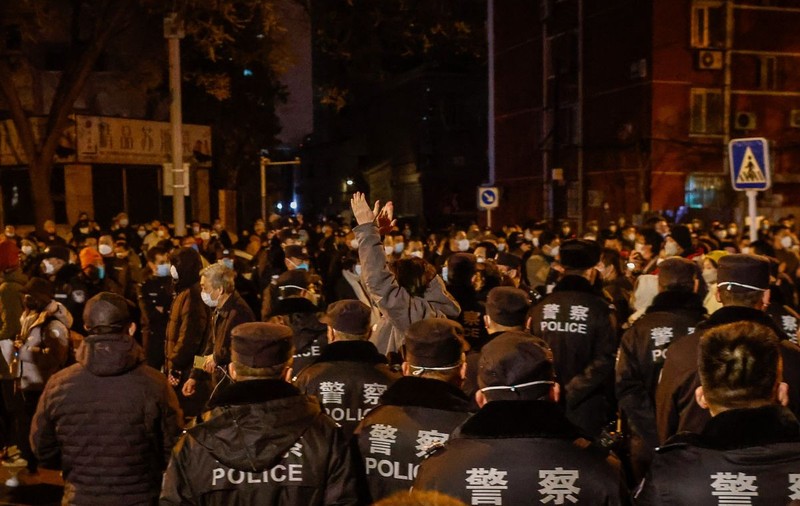 Ciocniri între protestatari și poliție într-un oraș din sudul Chinei, unde au avut loc noi manifestații față de măsurile anti-COVID
