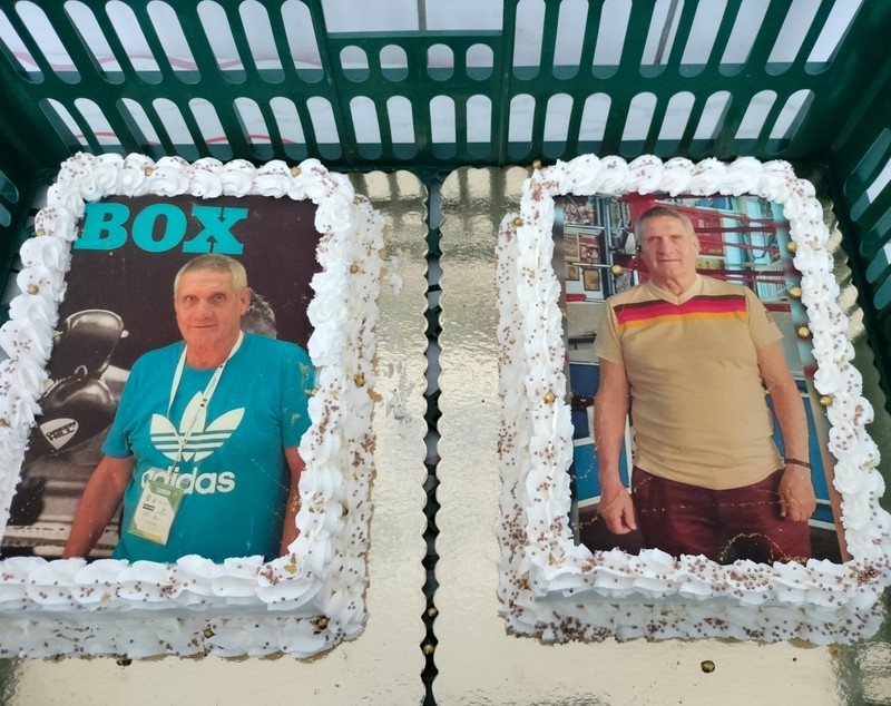 Antrenorul de box Titi „Prosop” Tudor a împlinit 70 de ani. A primit tort, 70 de sarmale și... un prosop