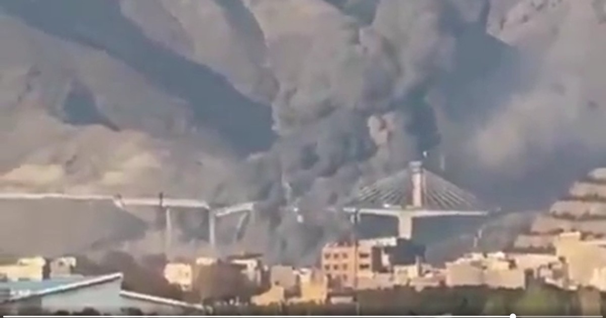 Trump se laudă că a distrus cel mai mare pod suspendat din Iran. Foto Captură video