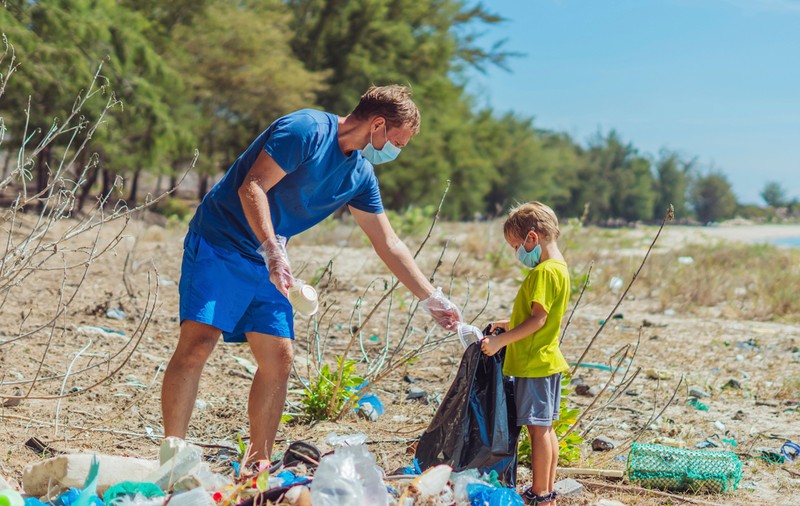 Marea problemă a microplasticului: e peste tot, inclusiv în noi! Studiile arată că avem plastic în organism și încă nu se știe cât rău ne face