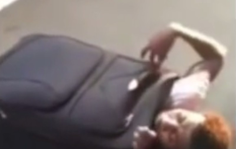 Un refugiat a încercat să treacă granița Italiei cu Elveția, ascuns într-o valiză | VIDEO