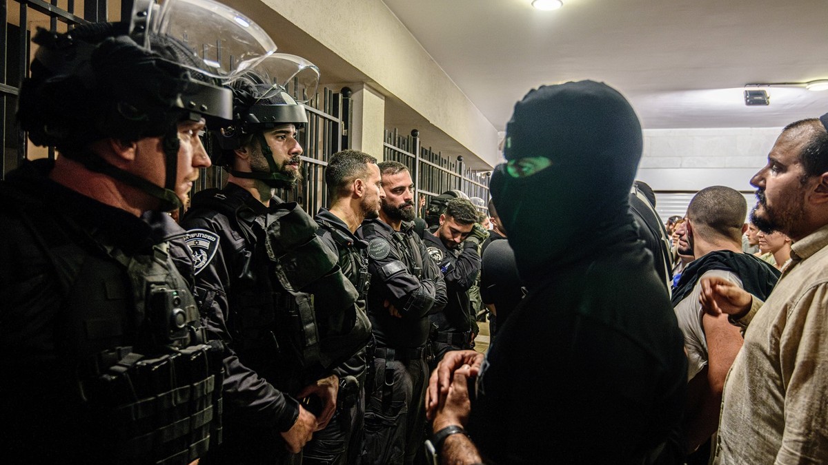 Protestatarii au reușit să pătrundă în interiorul bazei Bei Lid Foto: Profimedia