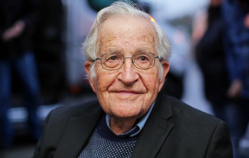 Soția lui Noam Chomsky, nevoită să dezmintă moartea lingvistului în vârstă de 95 de ani: „Nu, este fals”