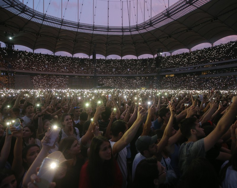 FOTO | La concertul de la Arena Națională, Ed Sheeran a purtat tricoul de 250 de lei al naționalei de fotbal a României