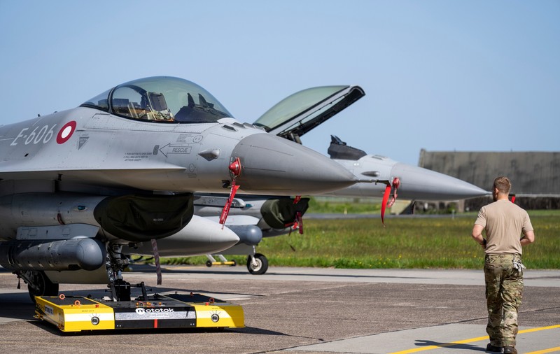 Când începe România instruirea piloților ucraineni pe avioanele de luptă F-16. Anunțul lui Klaus Iohannis