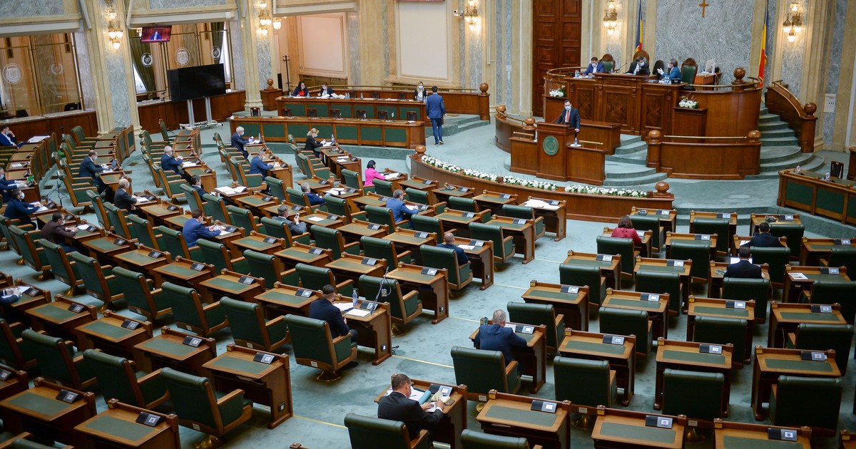 Parlamentul schimbă legea ANCOM, instituția care face licitația 5G. USR și PNL acuză crearea de sinecuri politice. Senatul României