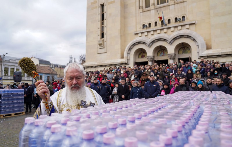 Boboteaza sau Botezul Domnului, sărbătoare pe 6 ianuarie. Tradiții și superstiții de Bobotează