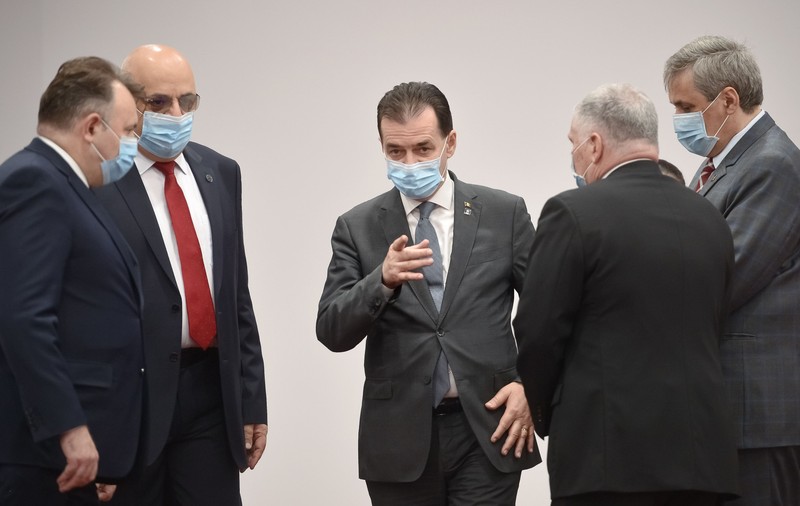 Cum ne-o fi norocul. Și dacă premierul ar fi băut, mâncat și fumat toată ziua în birou, tot avea timp în weekend să pregătească prelungirea stării de alertă