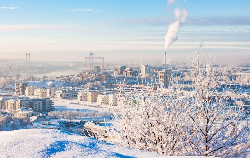 UE trebuie să mențină obiectivele climatice, dar să relaxeze normele de poluare pentru întreprinderi, afirmă șefa sectorului ecologic