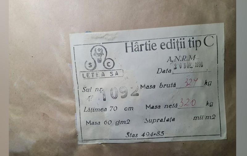 Ajunse în pragul dispariției din cauza scumpirilor, unele ziare locale tipăresc pe resturi de hârtie Letea din 1996, îngălbenită