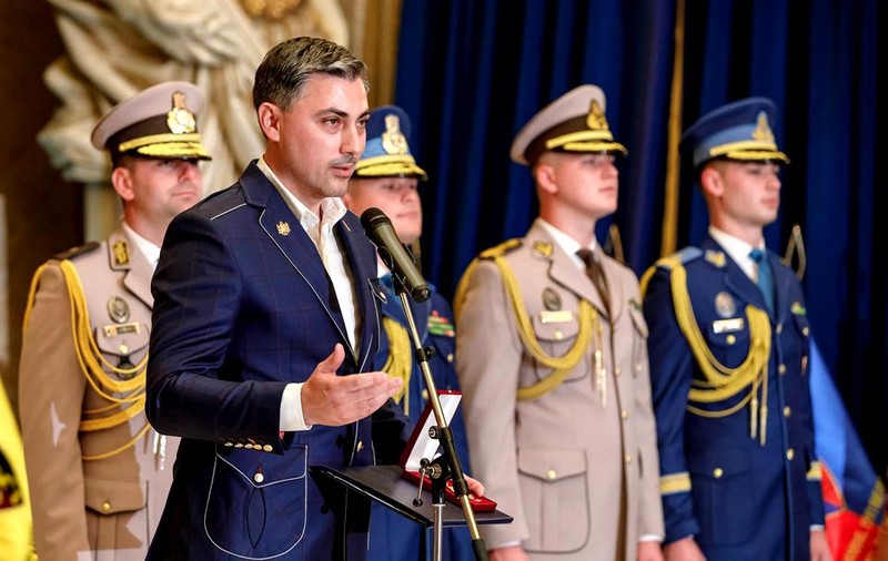 Cum arată noile uniforme ale Armatei Române