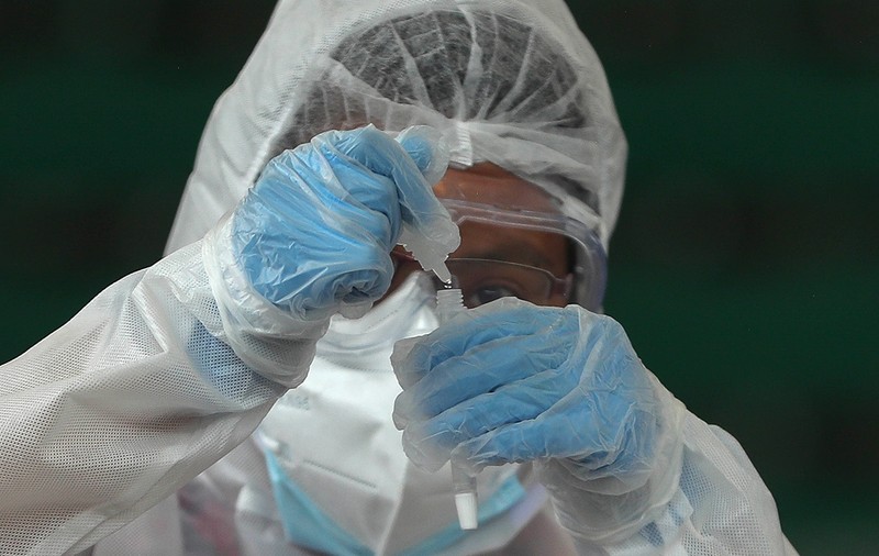 Al cincilea caz de infectare cu noua tulpină britanică de COVID, confirmat la un bărbat din Constanţa