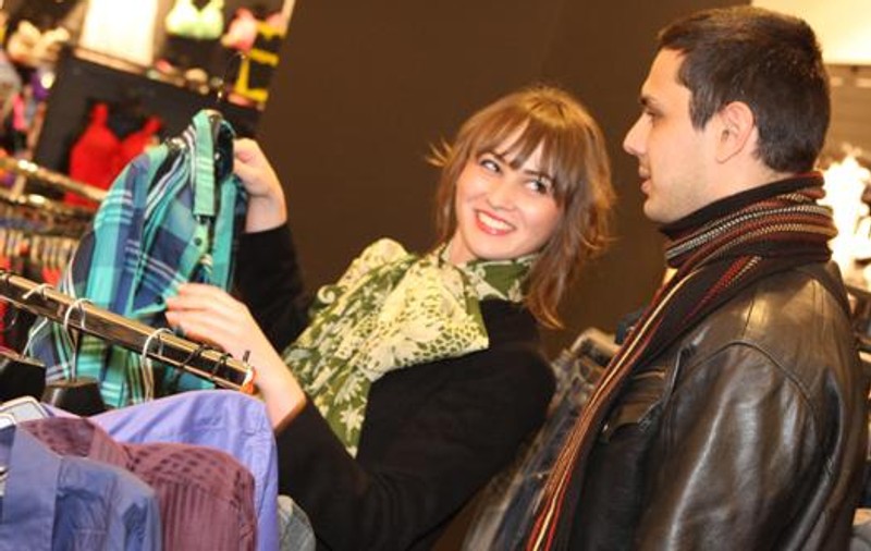 Asistenta de shopping vă spune în magazin ce haine vi se potrivesc