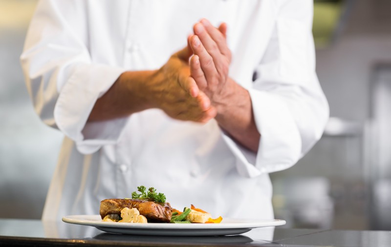 Unde se află primul restaurant din lume care va fi condus de un bucătar AI: „Gătitul uman nu va fi înlocuit”