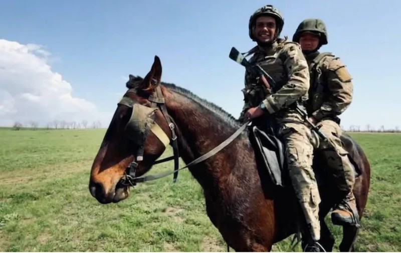 Rusia antrenează soldați să lupte călare cu dronele ucrainene