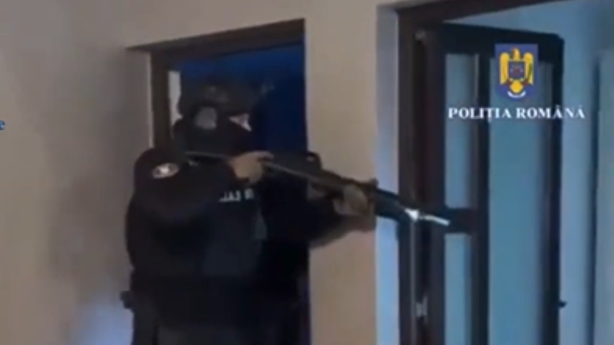 Polițist surprins în timpul unei percheziții efecutate în cazul încăierării de la Urziceni