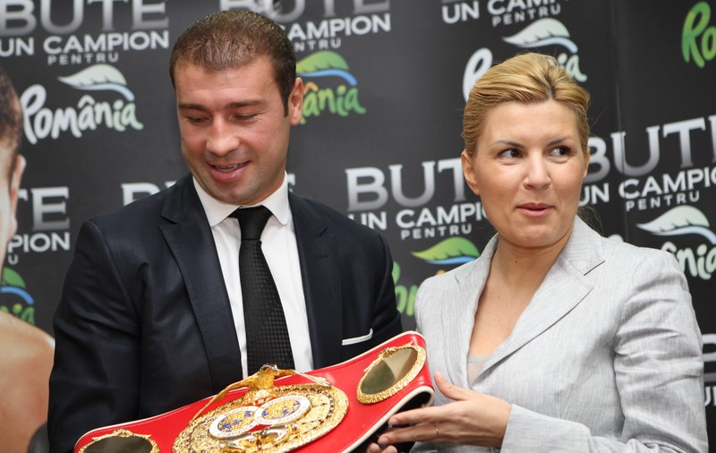Gală cu ghinion! Cariera lui Bute a luat-o la vale, după meciul cu cântec organizat de Elena Udrea
