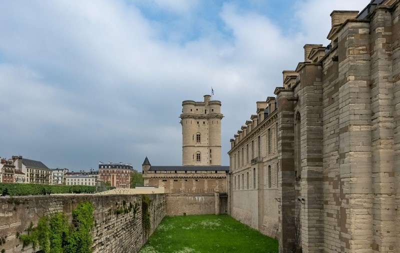 Franța s-a răzgândit, după ce a interzis accesul rușilor în castelul Vincennes, și anunță că locațiile sale turistice rămân deschise pentru aceștia