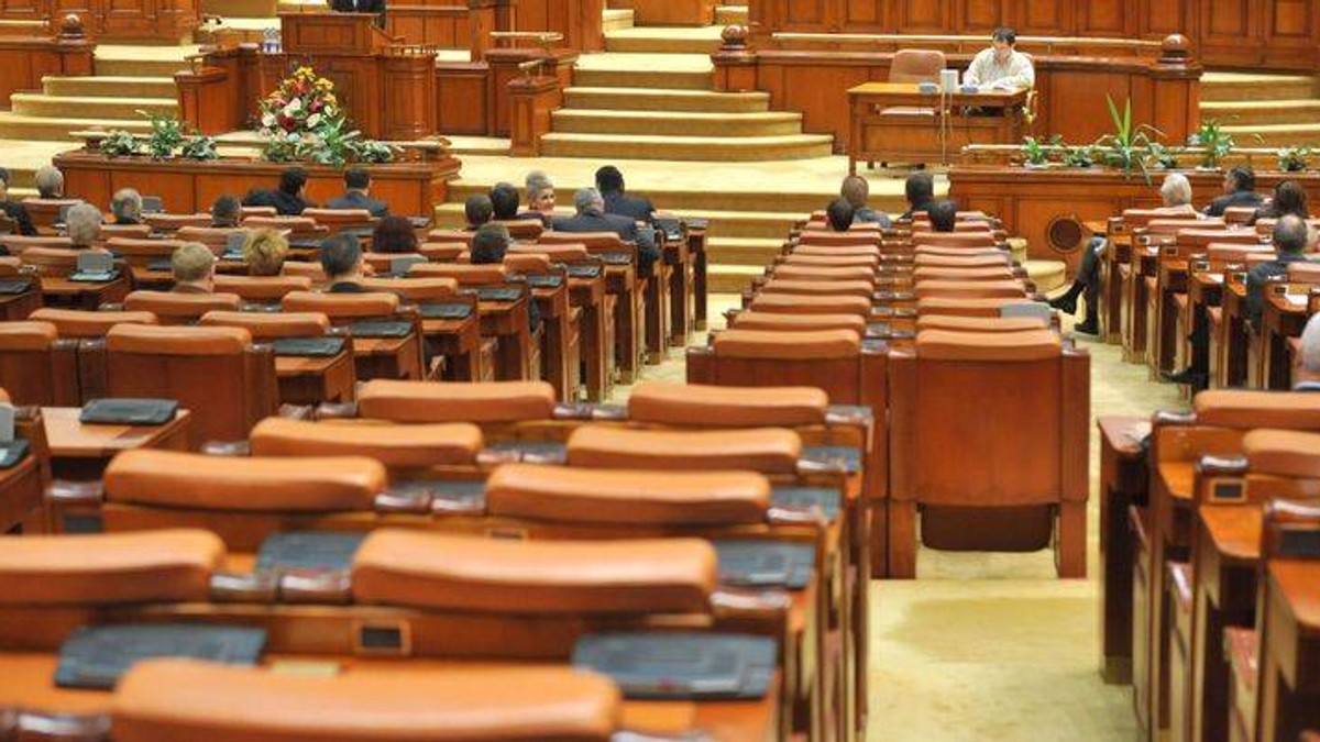 Cât au lucrat parlamentarii în prima zi de lucru
