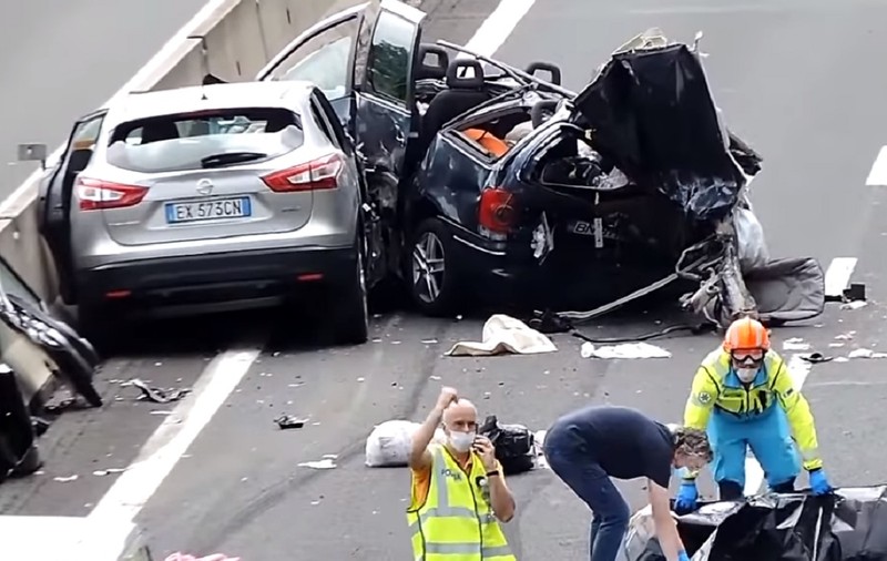 Românul care și-a ucis părinții și doi copii într-un accident rutier, în Italia, a făcut primele declarații.  “Am încercat să-i salvez”