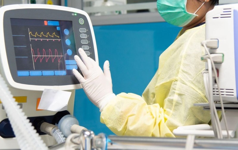 Dispozitive medicale care monitorizeză funcțiile vitale, în pericol de atac cibernetic: „Se poate pune în pericol sănătatea sau chiar viaţa pacientului”