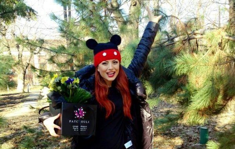 Mare fan al desenelor animate, Elena Gheorghe a primit o căciuliţă cu Minnie Mouse | FOTO