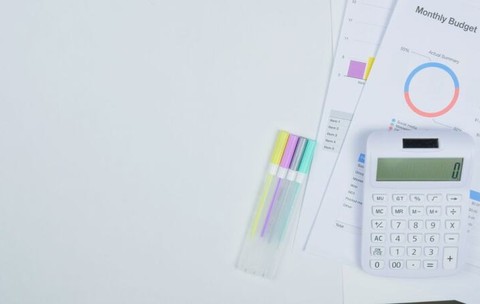 Reducerea taxelor ar cere majorarea altora sau tăierea cheltuielilor în următorii 2-4 ani