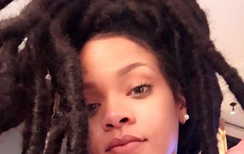 Rihanna dă muzica pe afaceri. Își lansează propria linie de produse cosmetice