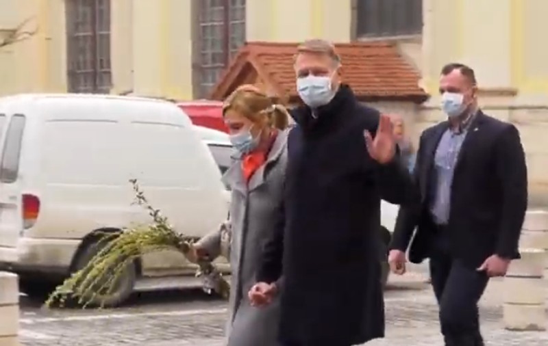 Președintele Klaus Iohannis și soția sa, prezenți la slujba de Florii, la Sibiu