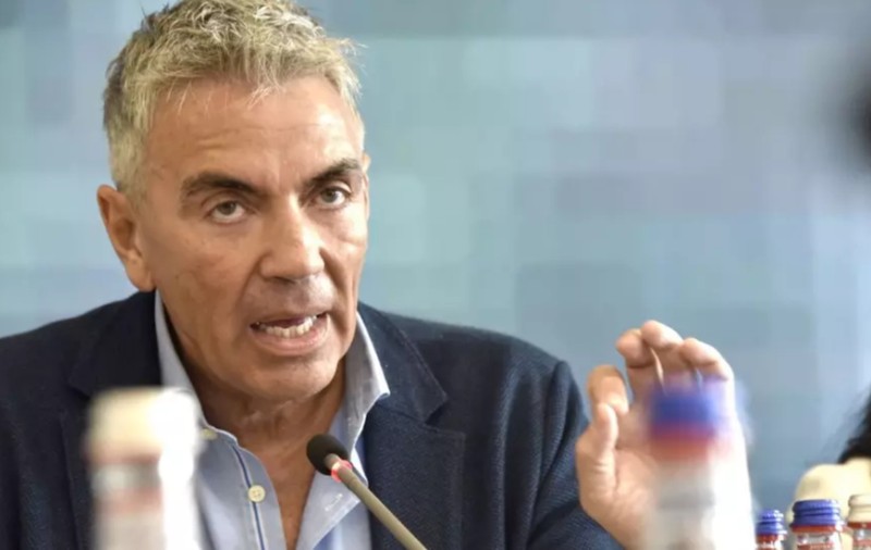 Senator PSD cere demisia lui Dragoș Anastasiu: „Nu mai poate rămâne în funcție”. Vicepremierul a dat mită timp de 8 ani, dar Guvernul îl apără