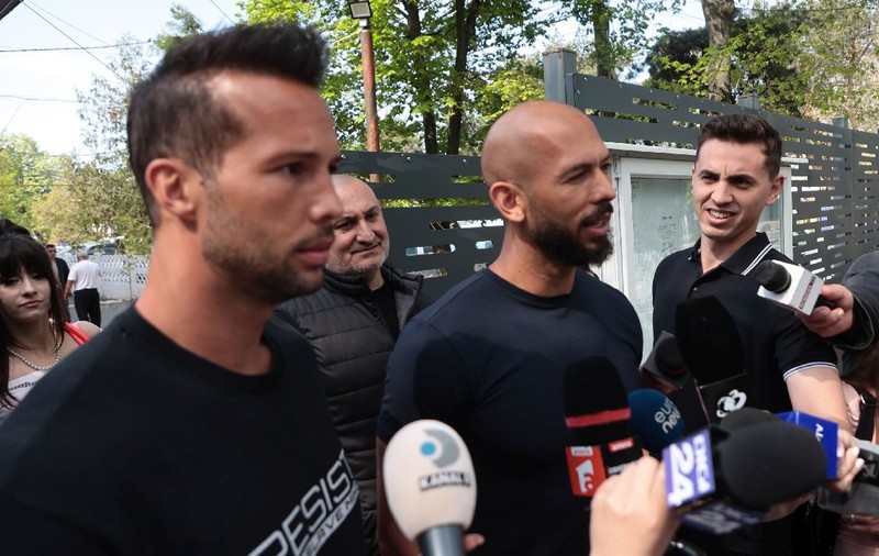 Frații Tate vor fi extrădați în Marea Britanie, după procesul din România