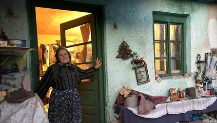 O bătrână din Bacova care n-are pe nimeni şi nici nu-şi permite să plătească infirmieră