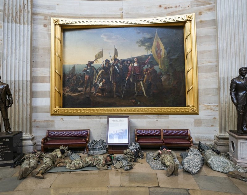 Imagini fără precedent în Congresul SUA: Garda Națională a asigurat securitatea în ziua punerii sub acuzare a lui Trump. Peste 10.000 de militari sunt așteptați la Washington