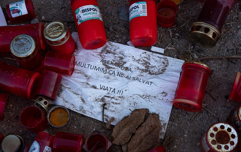 FOTOREPORTAJ | Trei luni după tragedia de la Caracal. Peste strigătul Alexandrei s-au așternut praful și pulberea din curtea casei ororilor lui Dincă