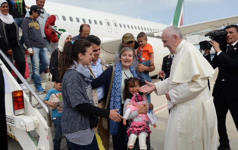 Papa Francisc le-a schimbat viața. O familie de imigranți luată de pe insula Lesbos de Suveranul Pontif vorbește despre momentul emoționant