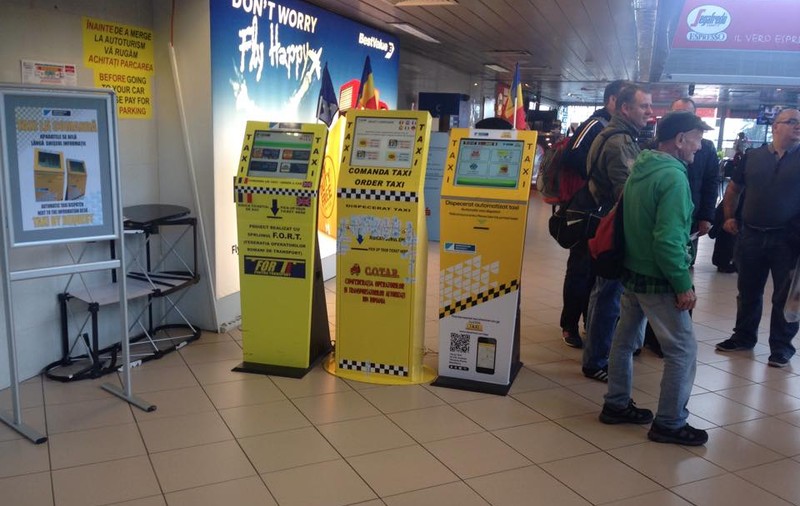 GALERIE FOTO / Suporterii de la Celtic au ajuns în România şi au BLOCAT aeroportul