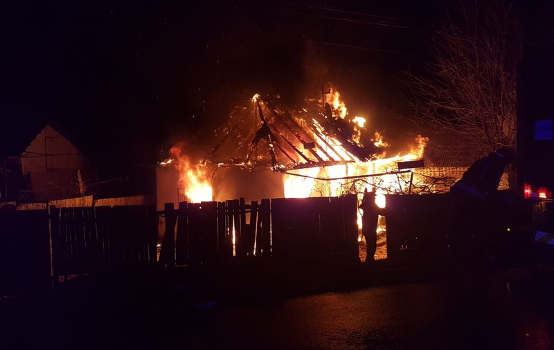 Un bărbat din Vaslui a pus în practică amenințările pentru care a primit condamnare cu suspendare: a dat foc casei fostei concubine