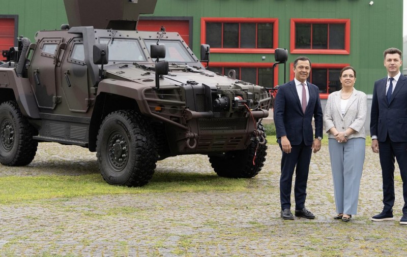 Sute de mașini blindate Cobra vor fi fabricate la Mediaș, în România, de Otokar și Automecanica