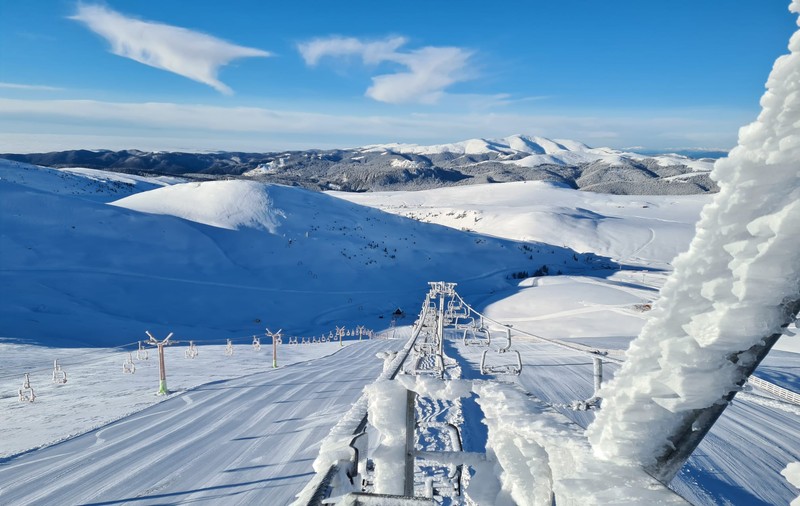 Risc major de avalanșe în afara pârtiilor amenajate, anunță primăria din Sinaia