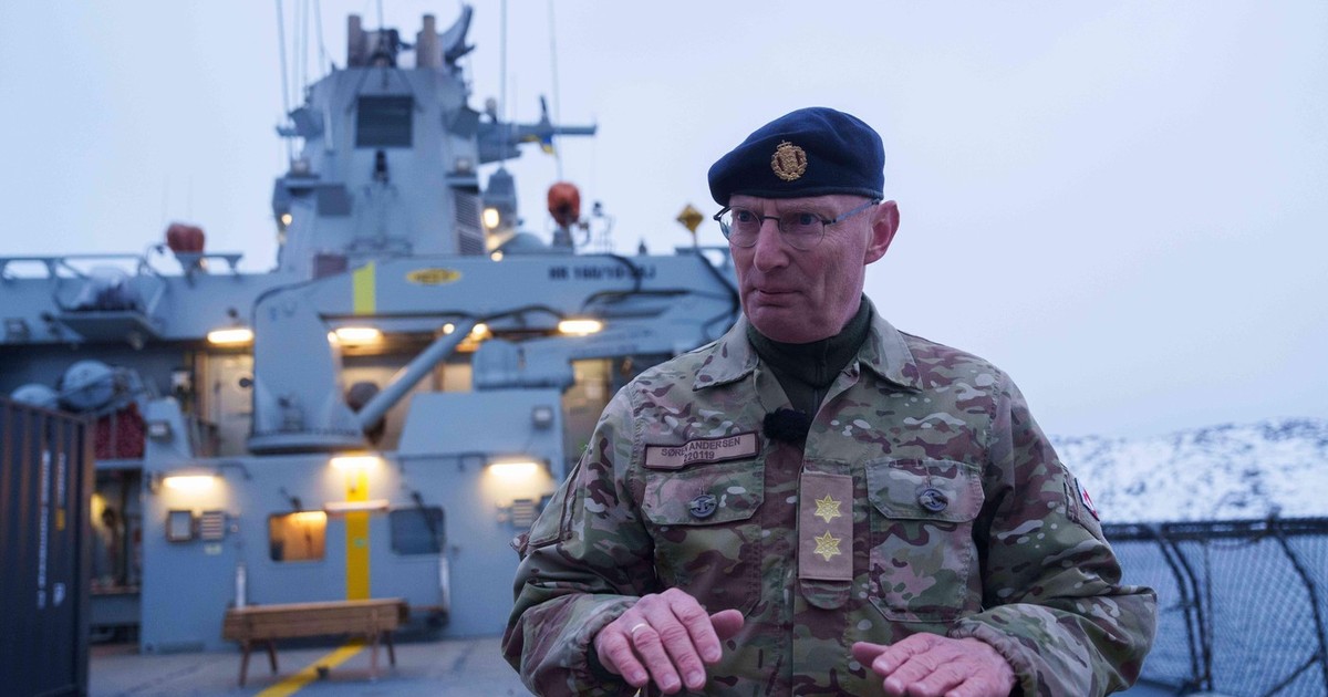 Generalul-maior Søren Andersen, comandantul danez al Comandamentului Arctic Comun, vorbește în timpul unui interviu la bordul navei militare HDMS Knud Rasmussen a Marinei Regale Daneze, ancorată în Nuuk, Groenlanda, sâmbătă, 17 ianuarie 2026.