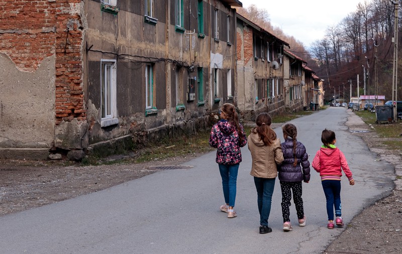 Pentru comunitățile vulnerabile, asigurarea mijloacelor de trai și salubritate este mai importantă decât impunerea carantinei, pentru că altfel nu o pot respecta