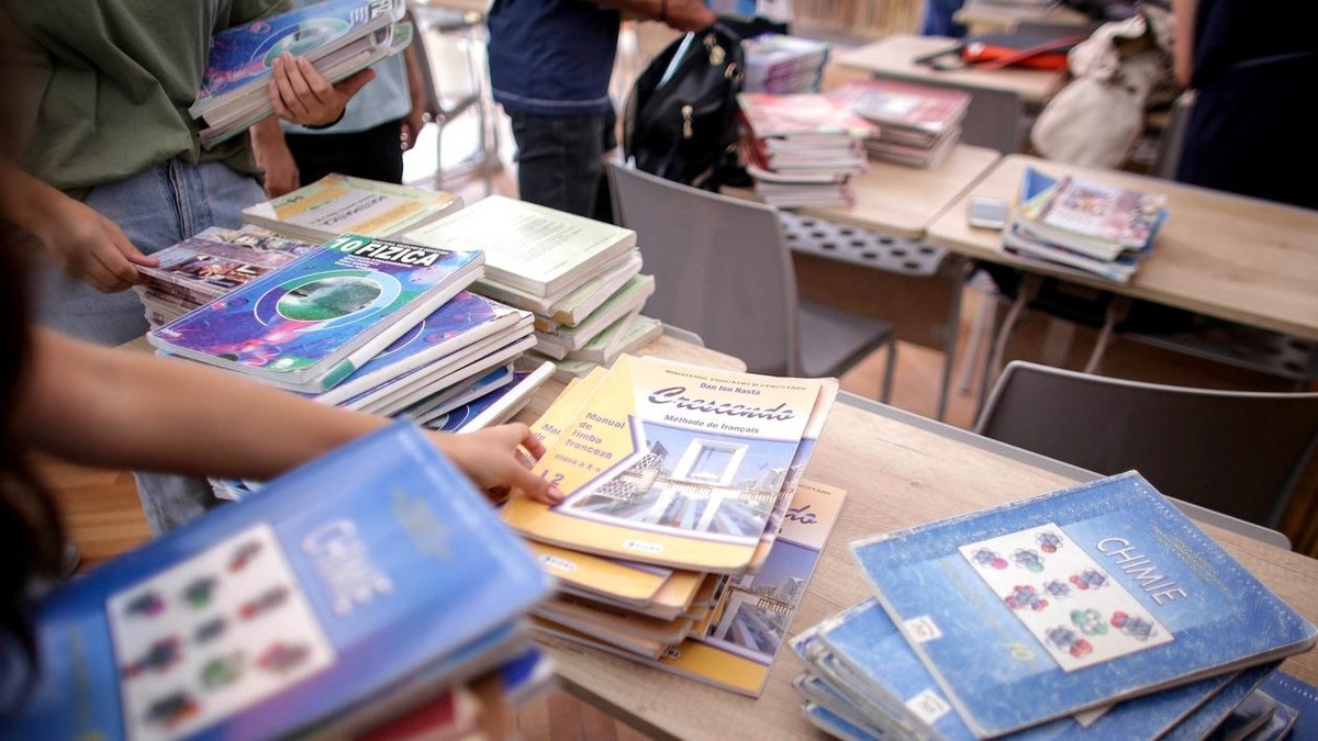 Licitația pentru manualele de clasa a VIII-a, lansată de Ministerul Educației. Se vor cumpăra peste trei milioane de exemplare