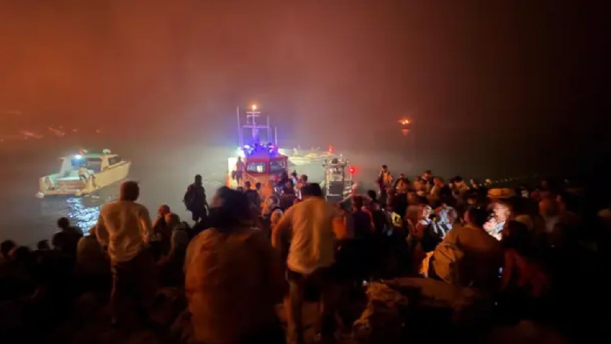 O barca a salvat familia care fugea din calea incendiului. Foto: captură 24sata